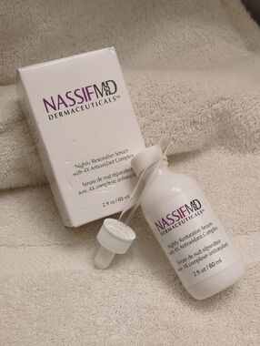 NassifMD Dermaceuticals Nightly Restorative Serum – White *"SEALED NIB **